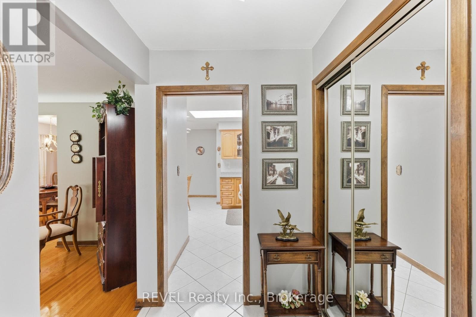 Single Family at 36 Ramsey Street, St. Catharines (Lakeport), Ontario - Photo 7 - RE/MAX Garden City Realty