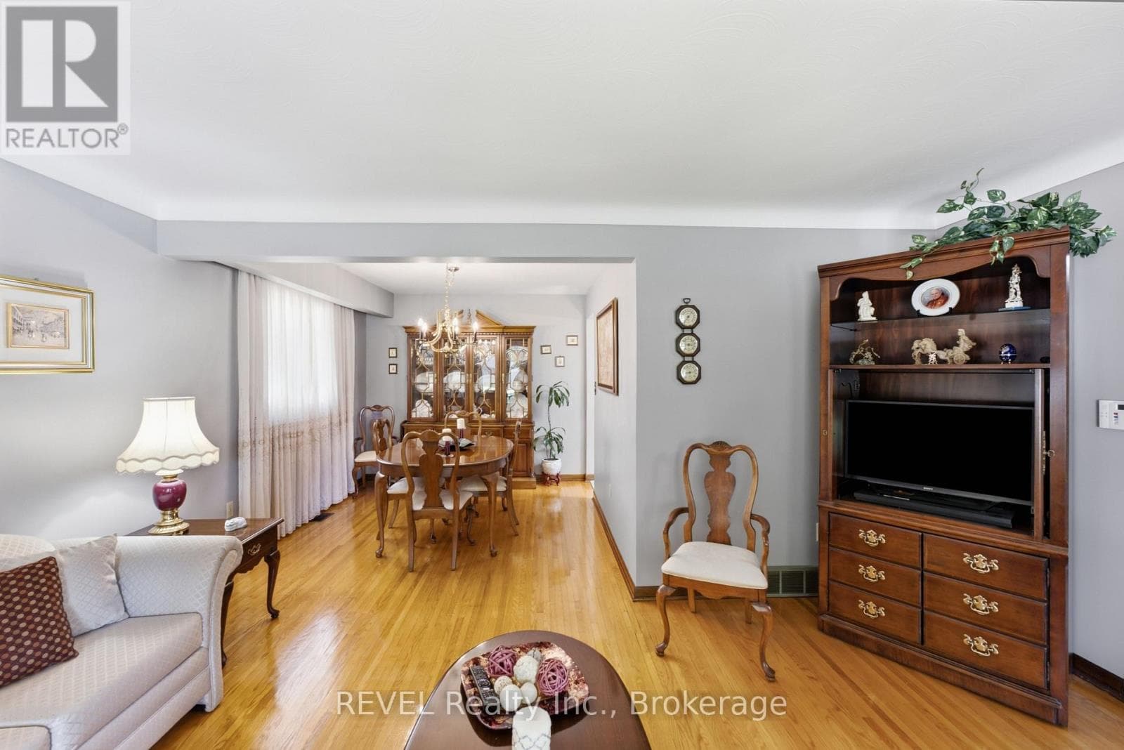 Single Family at 36 Ramsey Street, St. Catharines (Lakeport), Ontario - Photo 9 - RE/MAX Garden City Realty