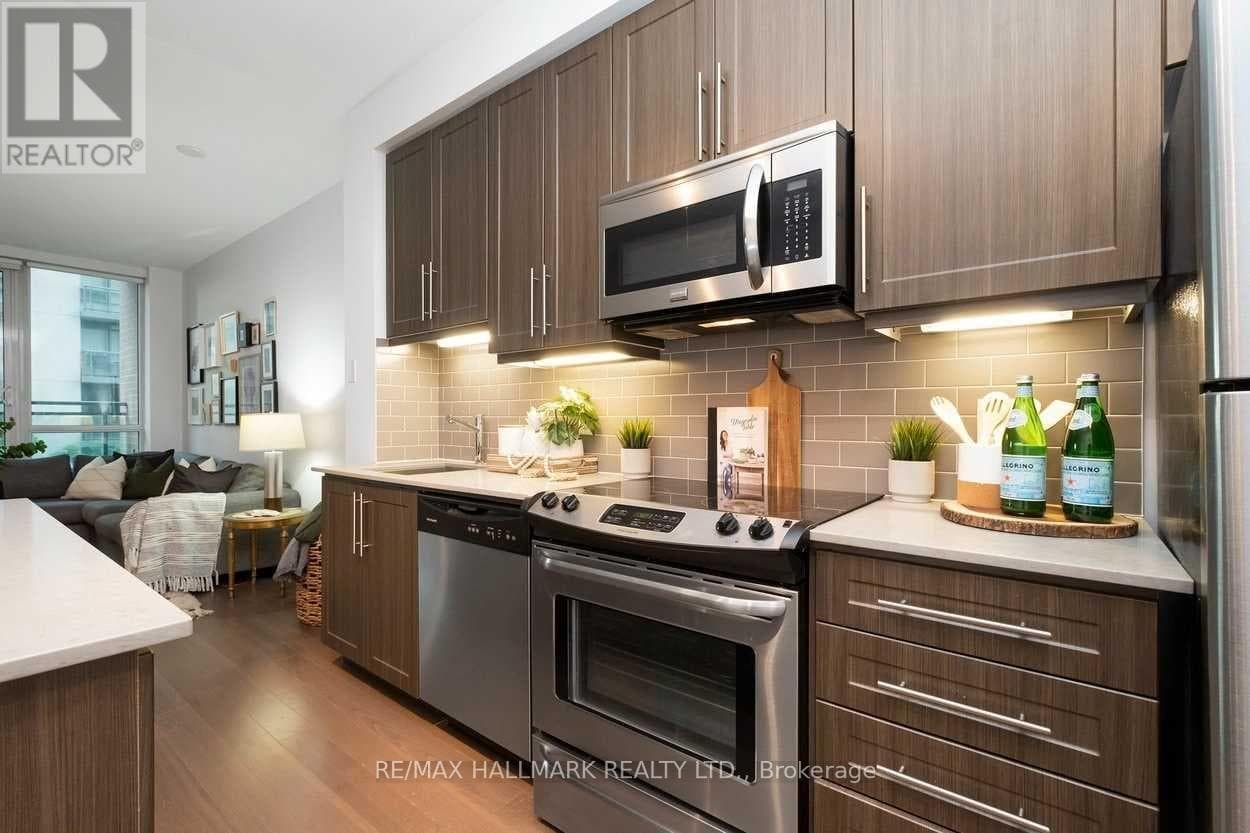 Single Family at 306- 1171 Queen Street, Toronto (Little Portugal), Ontario - Photo 6 - RE/MAX Garden City Realty