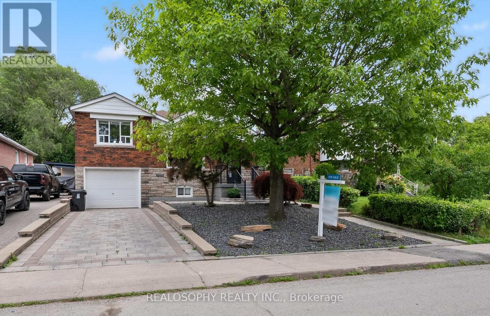 69 Squires Avenue