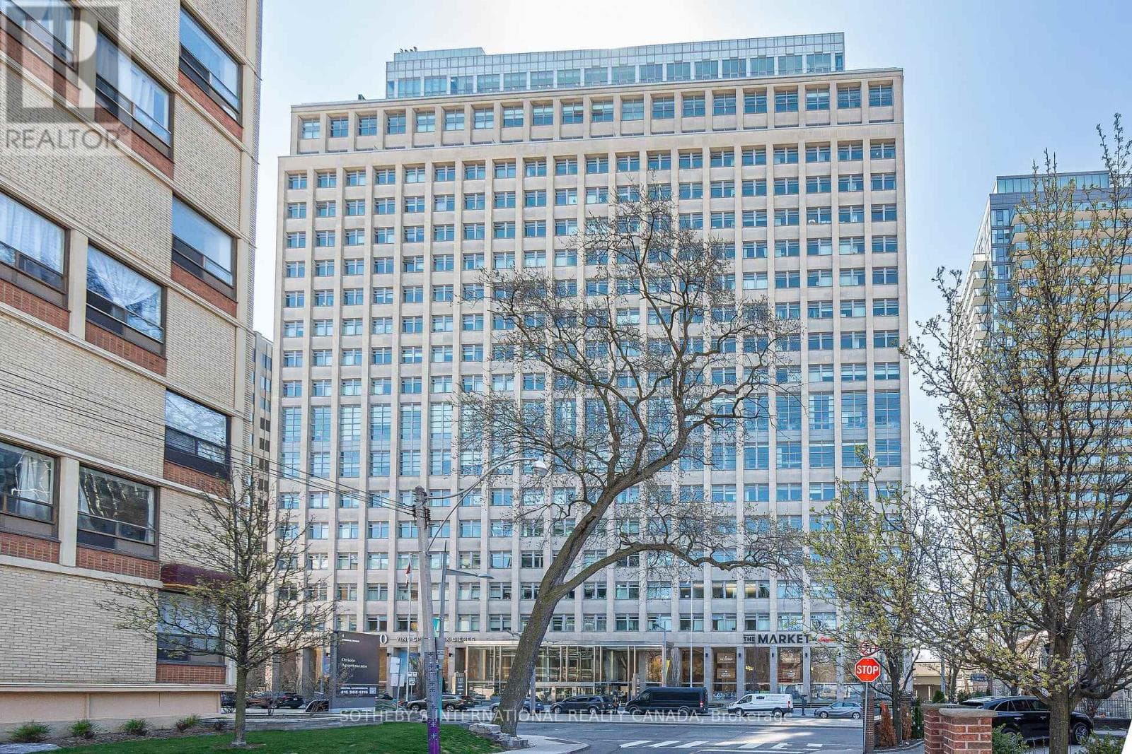 406- 111 St Clair Avenue