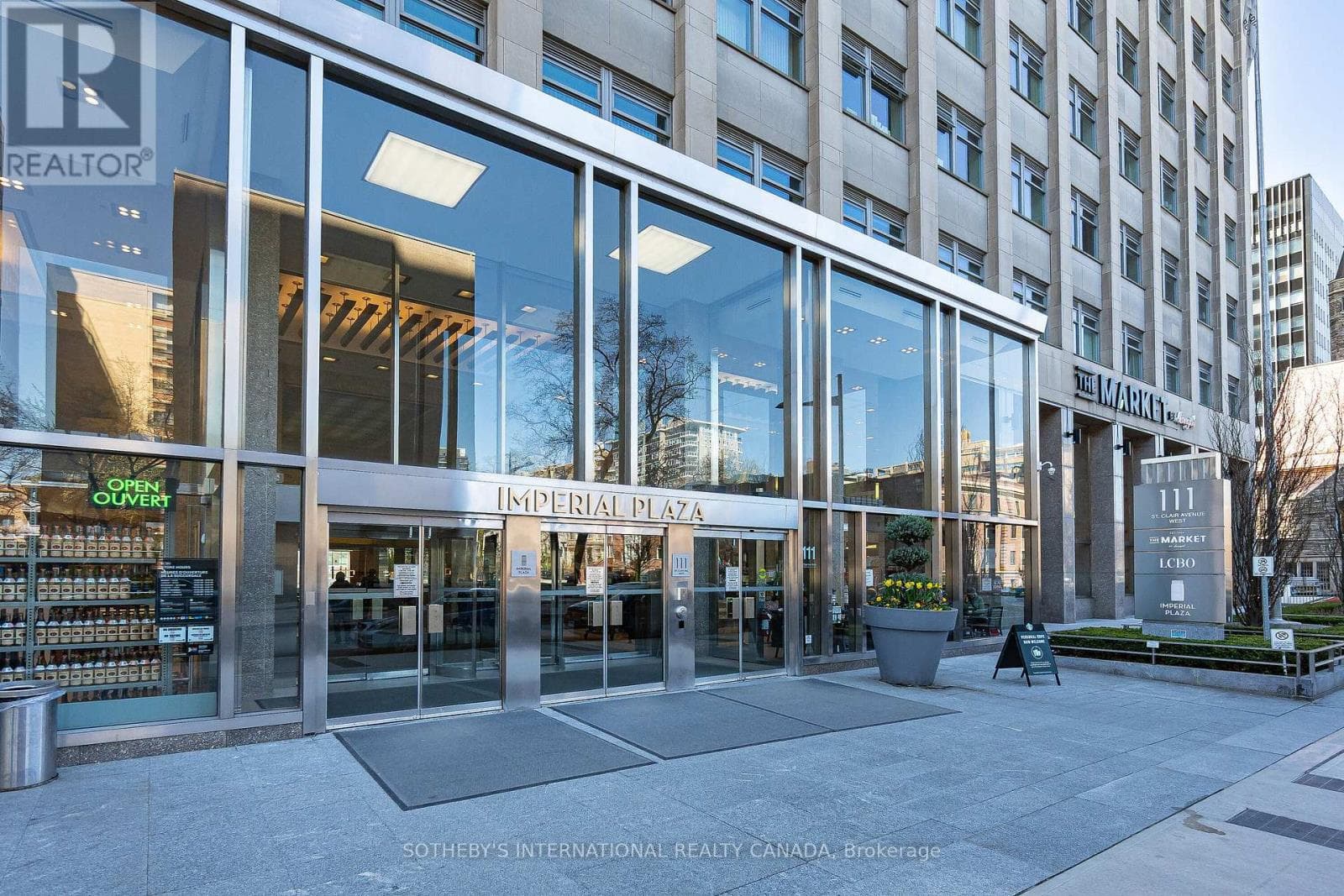 Single Family at 406- 111 St Clair Avenue, Toronto (Yonge-St. Clair), Ontario - Photo 2 - RE/MAX Garden City Realty