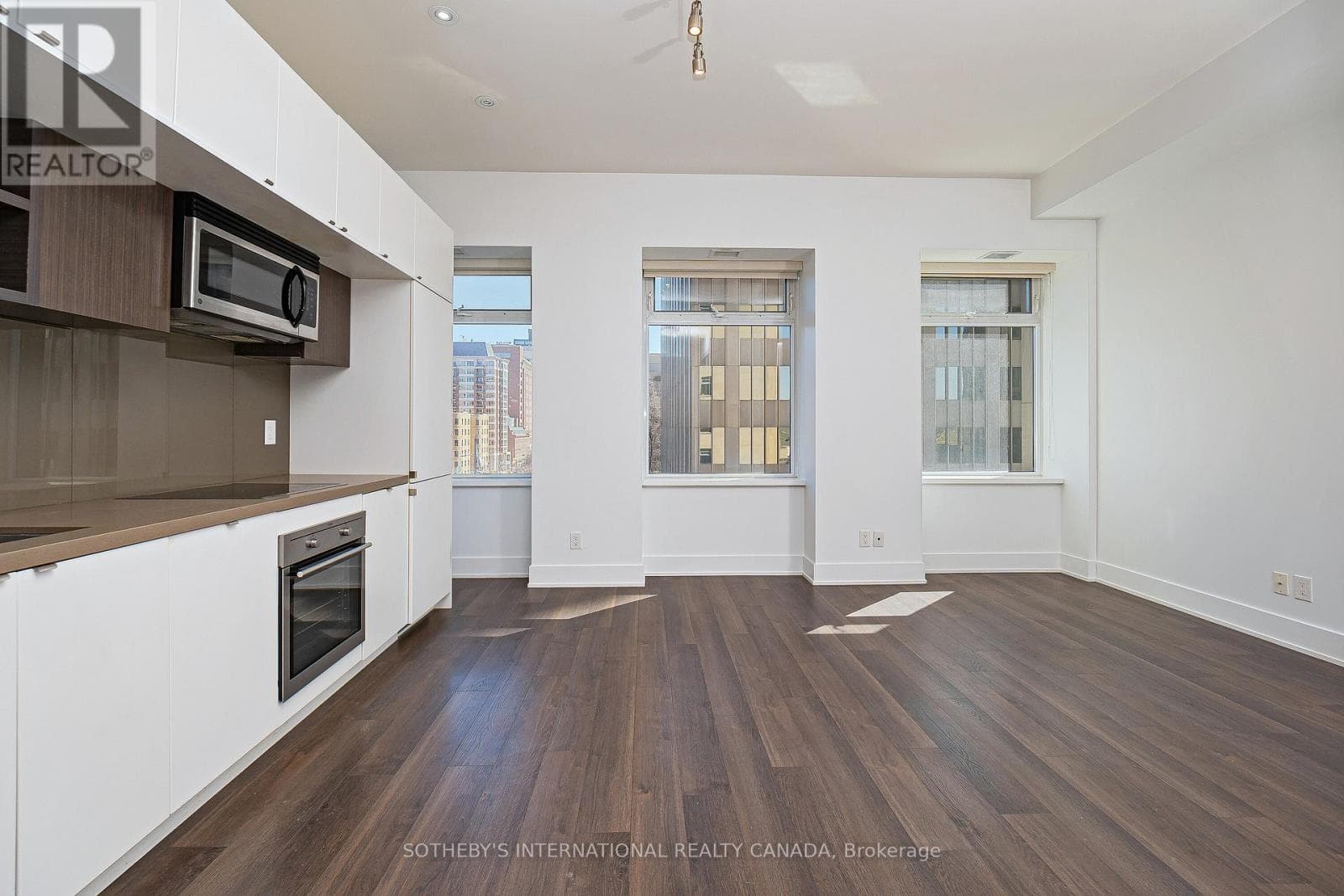 Single Family at 406- 111 St Clair Avenue, Toronto (Yonge-St. Clair), Ontario - Photo 5 - RE/MAX Garden City Realty