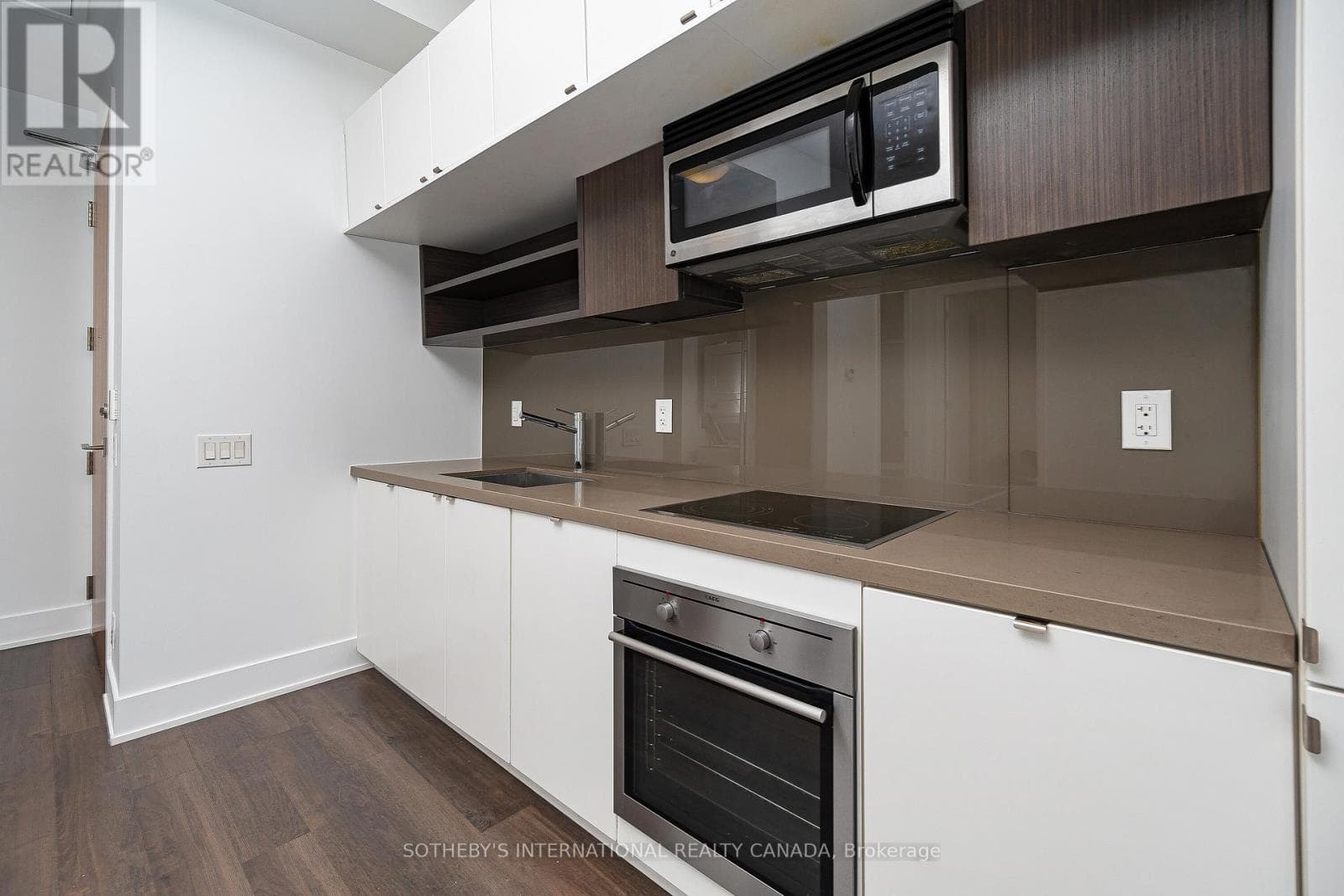 Single Family at 406- 111 St Clair Avenue, Toronto (Yonge-St. Clair), Ontario - Photo 9 - RE/MAX Garden City Realty