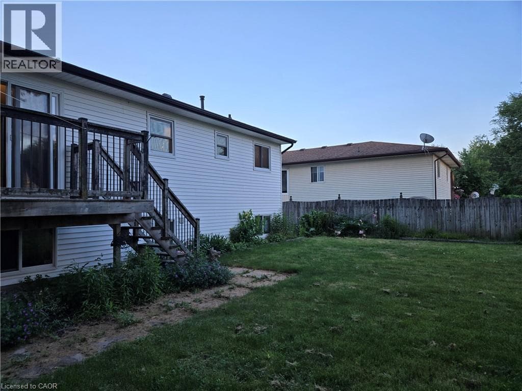 Single Family at 697 FERNDALE Avenue, Fort Erie, Ontario - Photo 5 - RE/MAX Garden City Realty