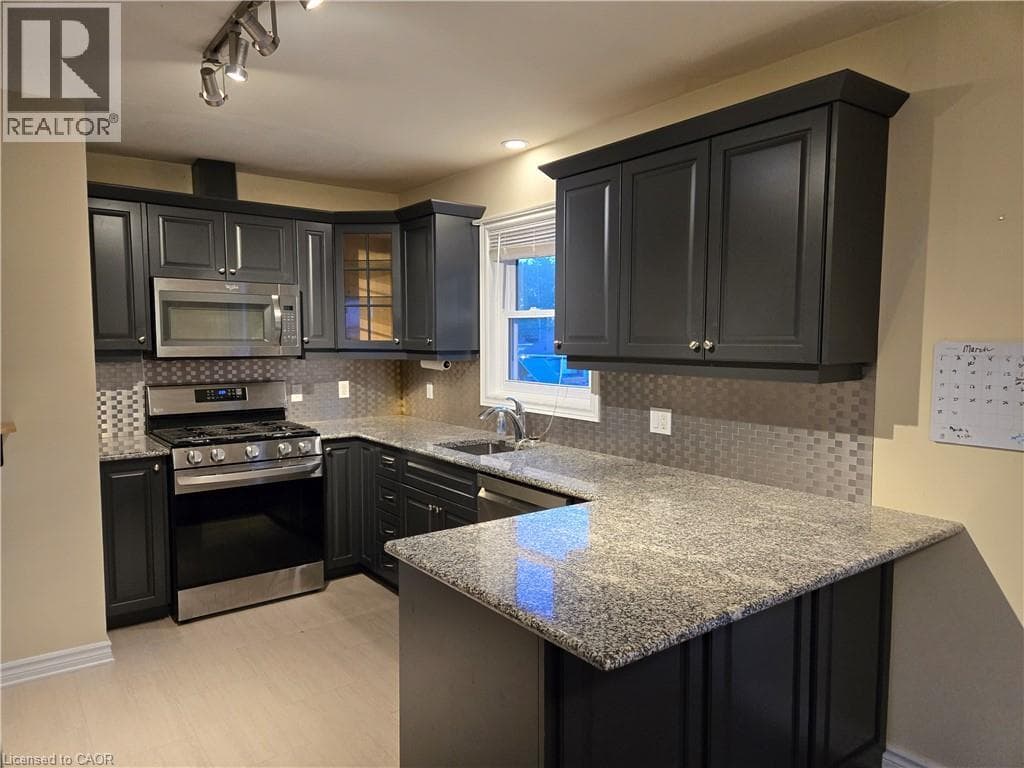 Single Family at 697 FERNDALE Avenue, Fort Erie, Ontario - Photo 8 - RE/MAX Garden City Realty