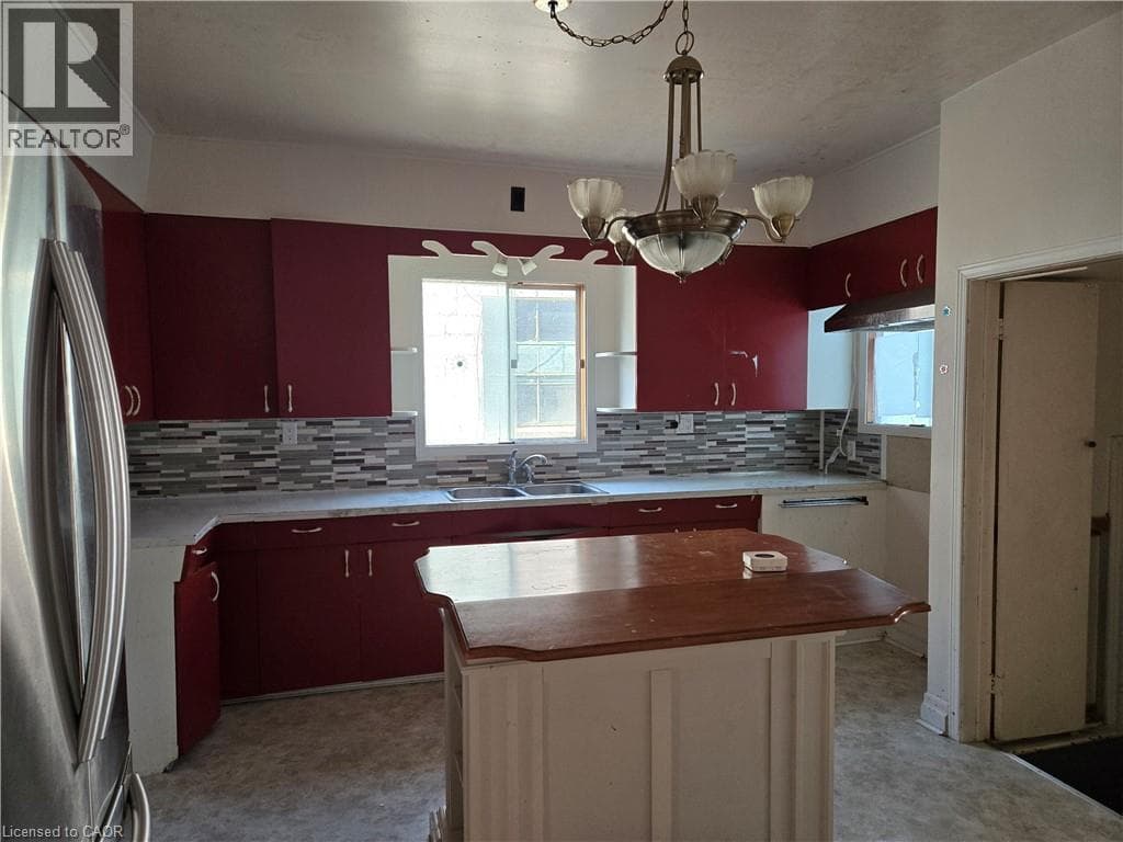 Single Family at 224 BURGAR Street, Welland, Ontario - Photo 7 - RE/MAX Garden City Realty