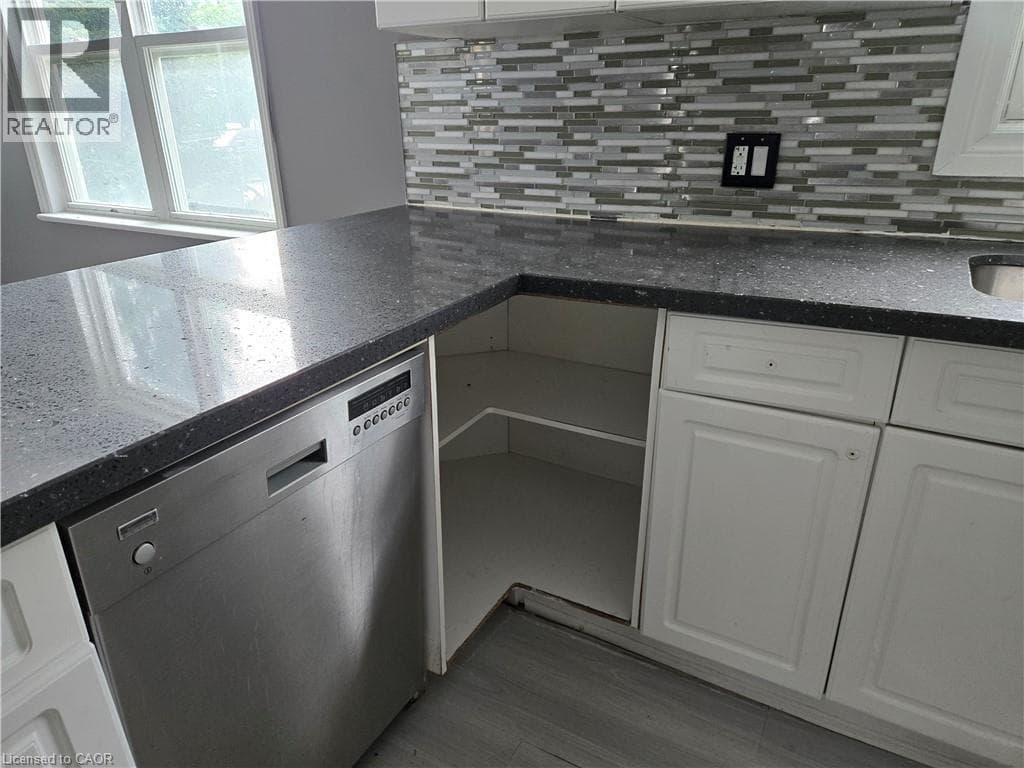 Single Family at 6269 FRANKLIN Avenue, Niagara Falls, Ontario - Photo 3 - RE/MAX Garden City Realty