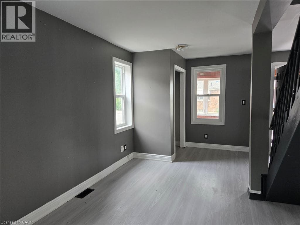 Single Family at 6269 FRANKLIN Avenue, Niagara Falls, Ontario - Photo 5 - RE/MAX Garden City Realty