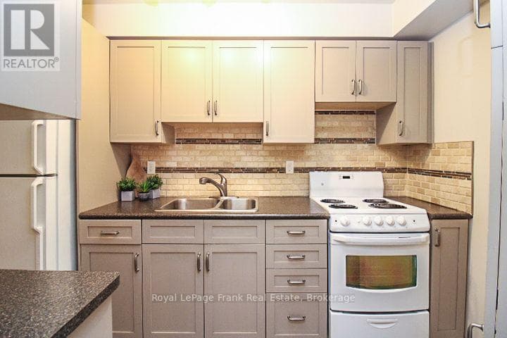 216- 921 Armour Road