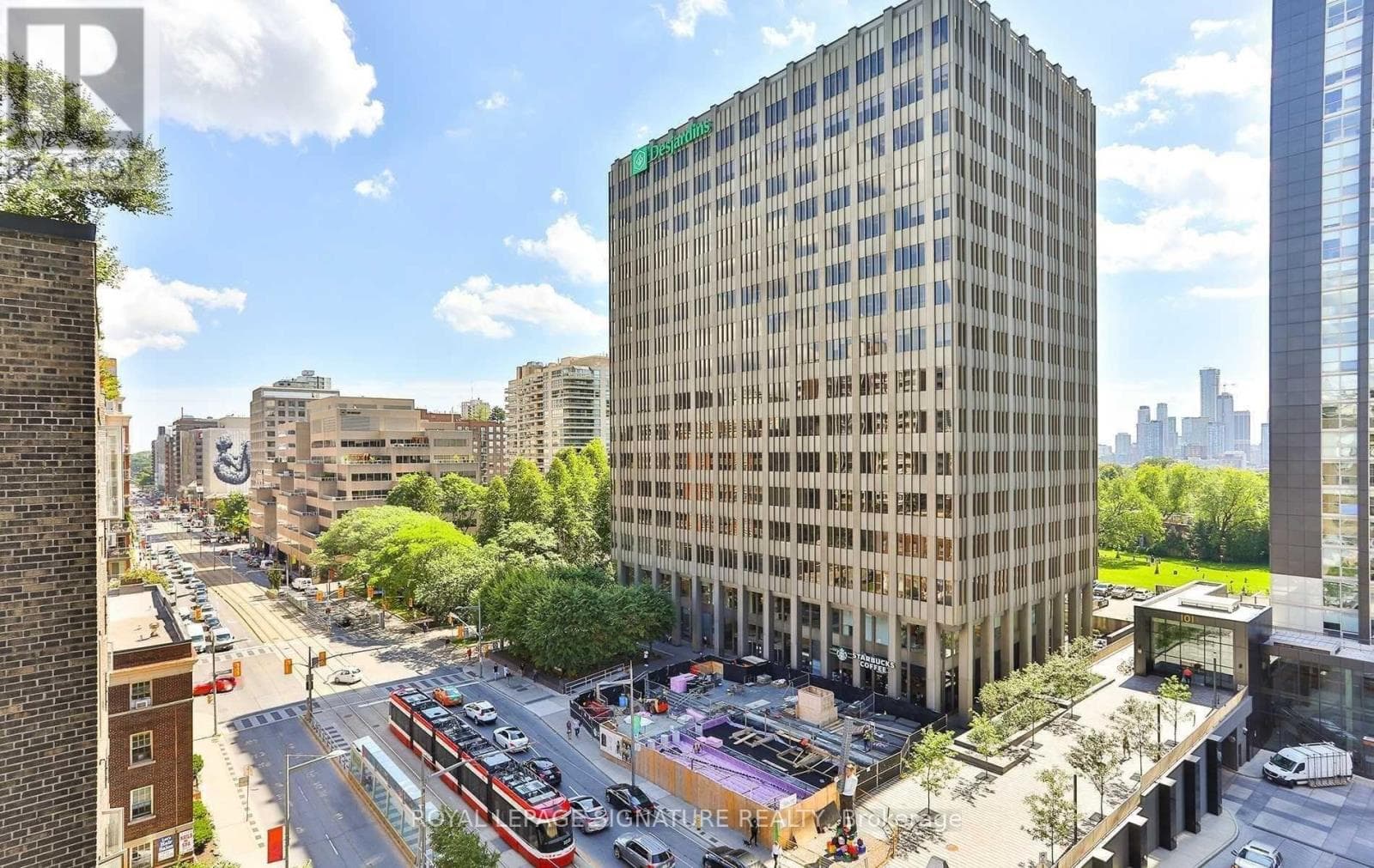 802- 111 St Clair Avenue