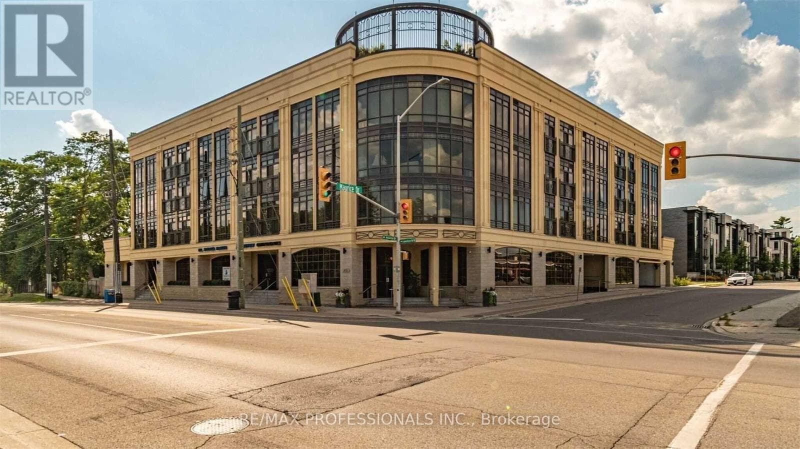 208- 205 Lakeshore Road