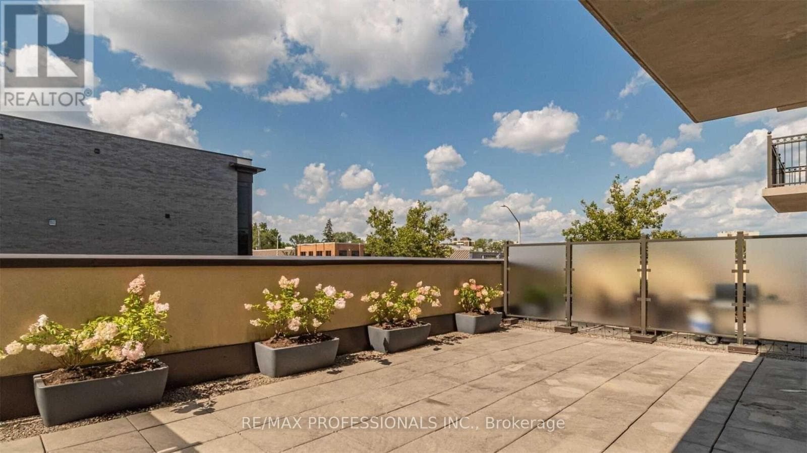 Single Family at 208- 205 Lakeshore Road, Oakville (CO Central), Ontario - Photo 8 - RE/MAX Garden City Realty