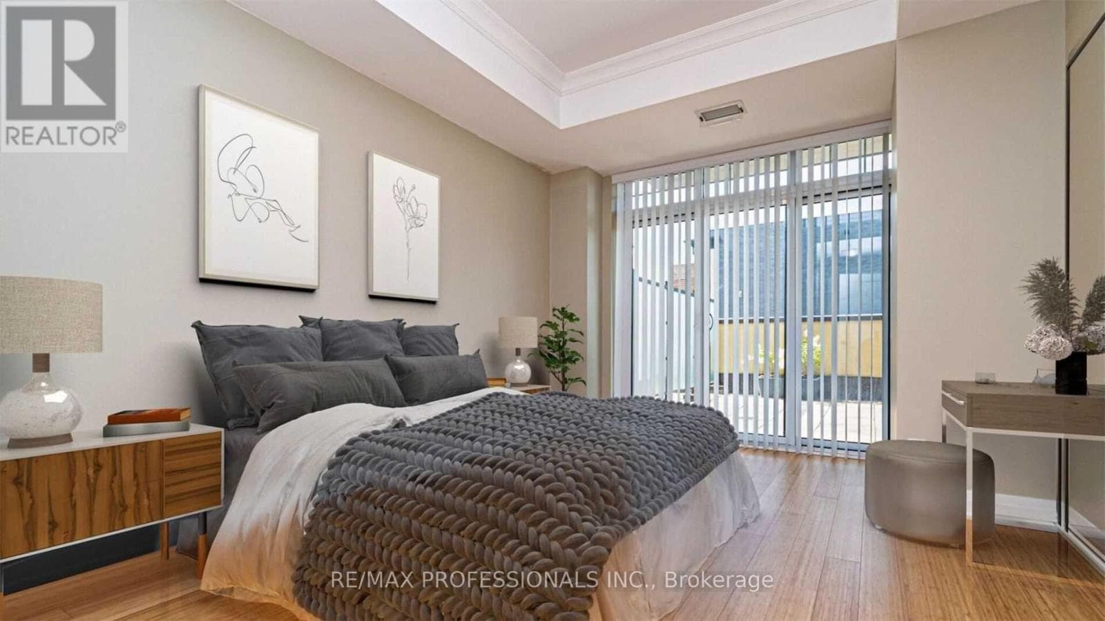 Single Family at 208- 205 Lakeshore Road, Oakville (CO Central), Ontario - Photo 9 - RE/MAX Garden City Realty