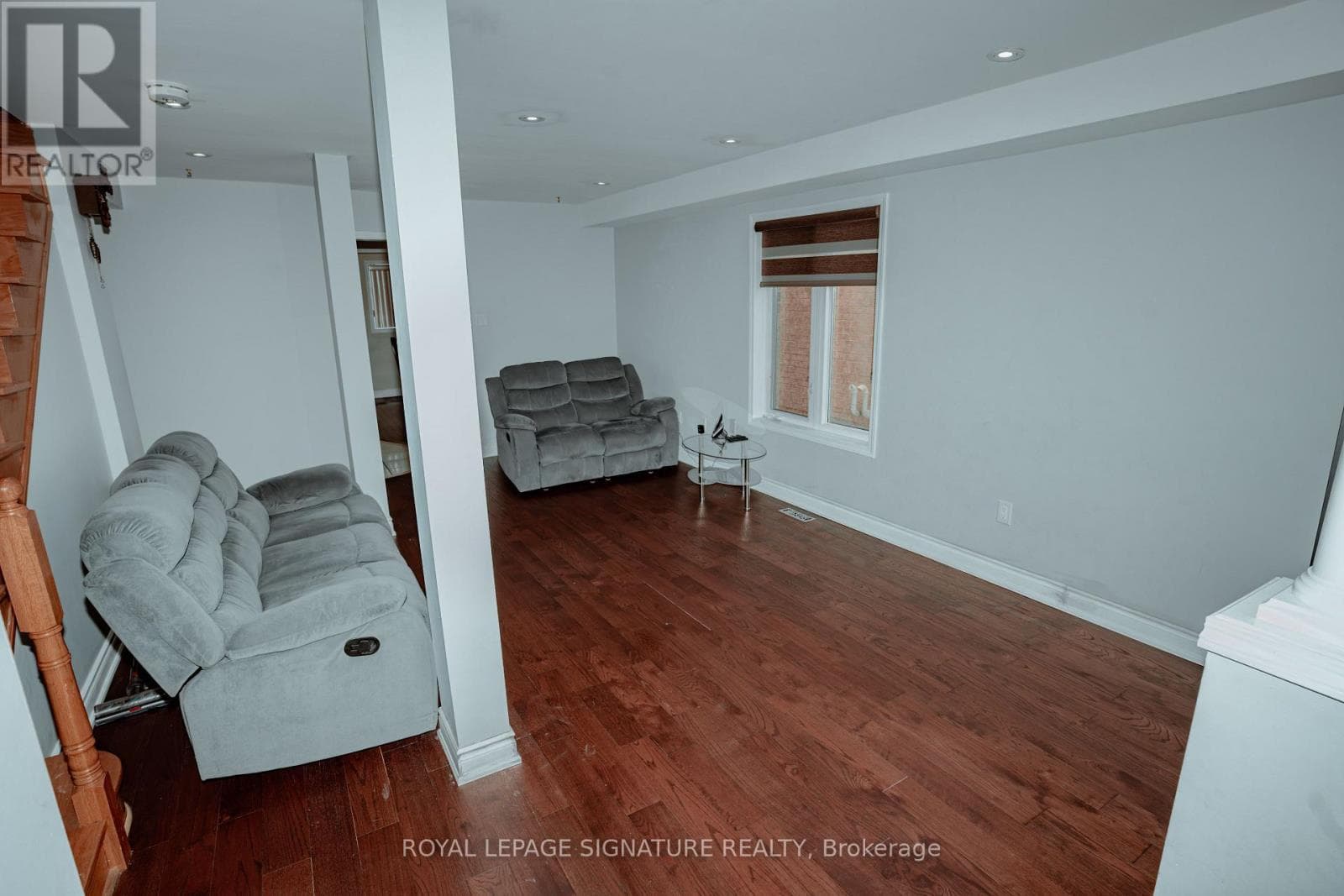 Single Family at 945 Mandolin Place, Mississauga (Meadowvale Village), Ontario - Photo 3 - RE/MAX Garden City Realty