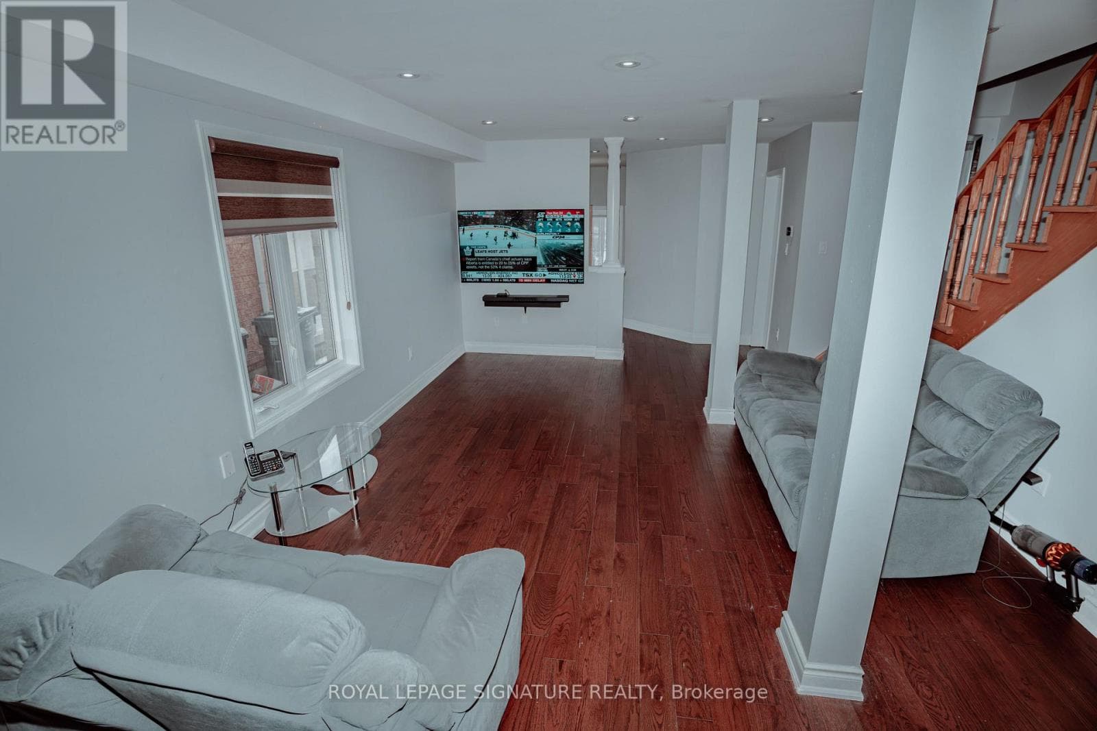 Single Family at 945 Mandolin Place, Mississauga (Meadowvale Village), Ontario - Photo 4 - RE/MAX Garden City Realty