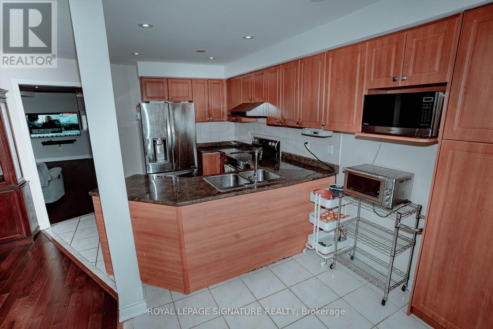 Single Family at 945 Mandolin Place, Mississauga (Meadowvale Village), Ontario - Photo 5 - RE/MAX Garden City Realty