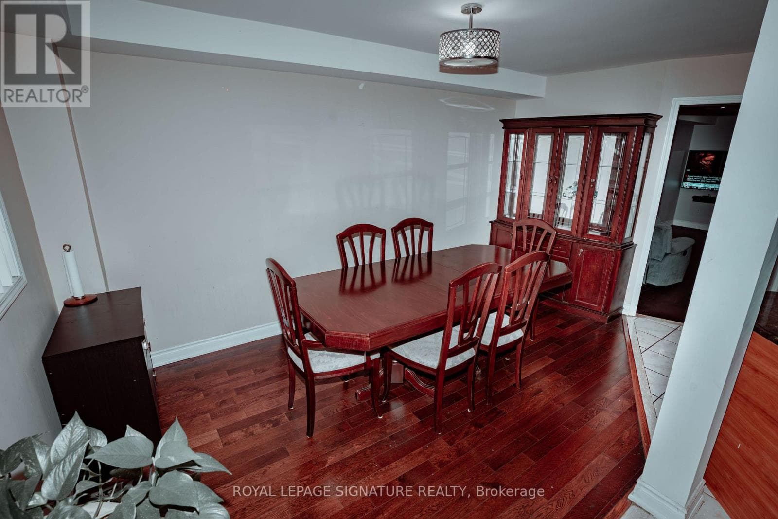 Single Family at 945 Mandolin Place, Mississauga (Meadowvale Village), Ontario - Photo 6 - RE/MAX Garden City Realty