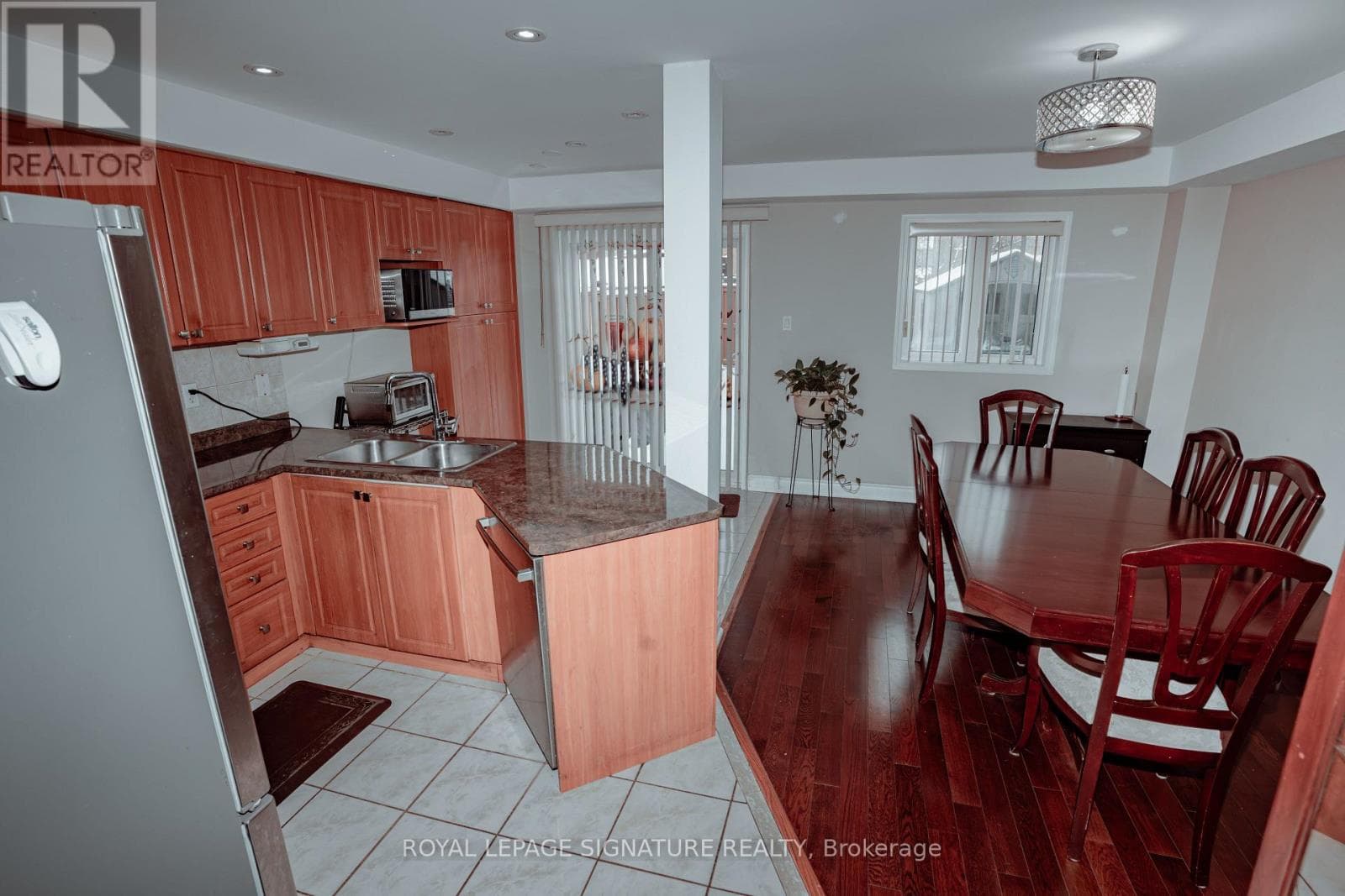 Single Family at 945 Mandolin Place, Mississauga (Meadowvale Village), Ontario - Photo 7 - RE/MAX Garden City Realty