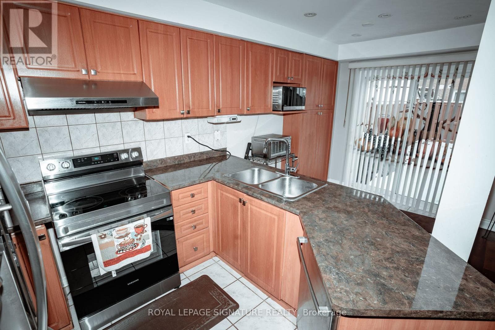 Single Family at 945 Mandolin Place, Mississauga (Meadowvale Village), Ontario - Photo 9 - RE/MAX Garden City Realty