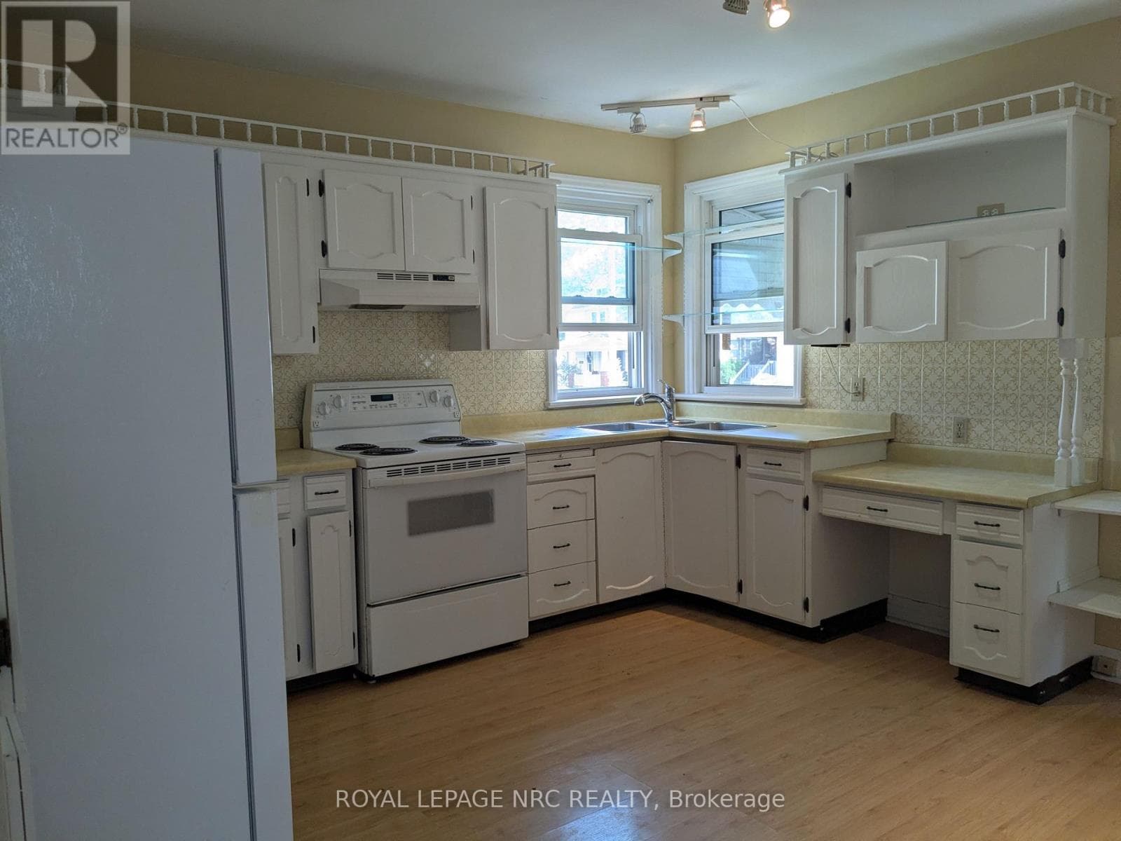 Single Family at Upper- 187 Neff Street, Port Colborne (Main Street), Ontario - Photo 6 - RE/MAX Garden City Realty