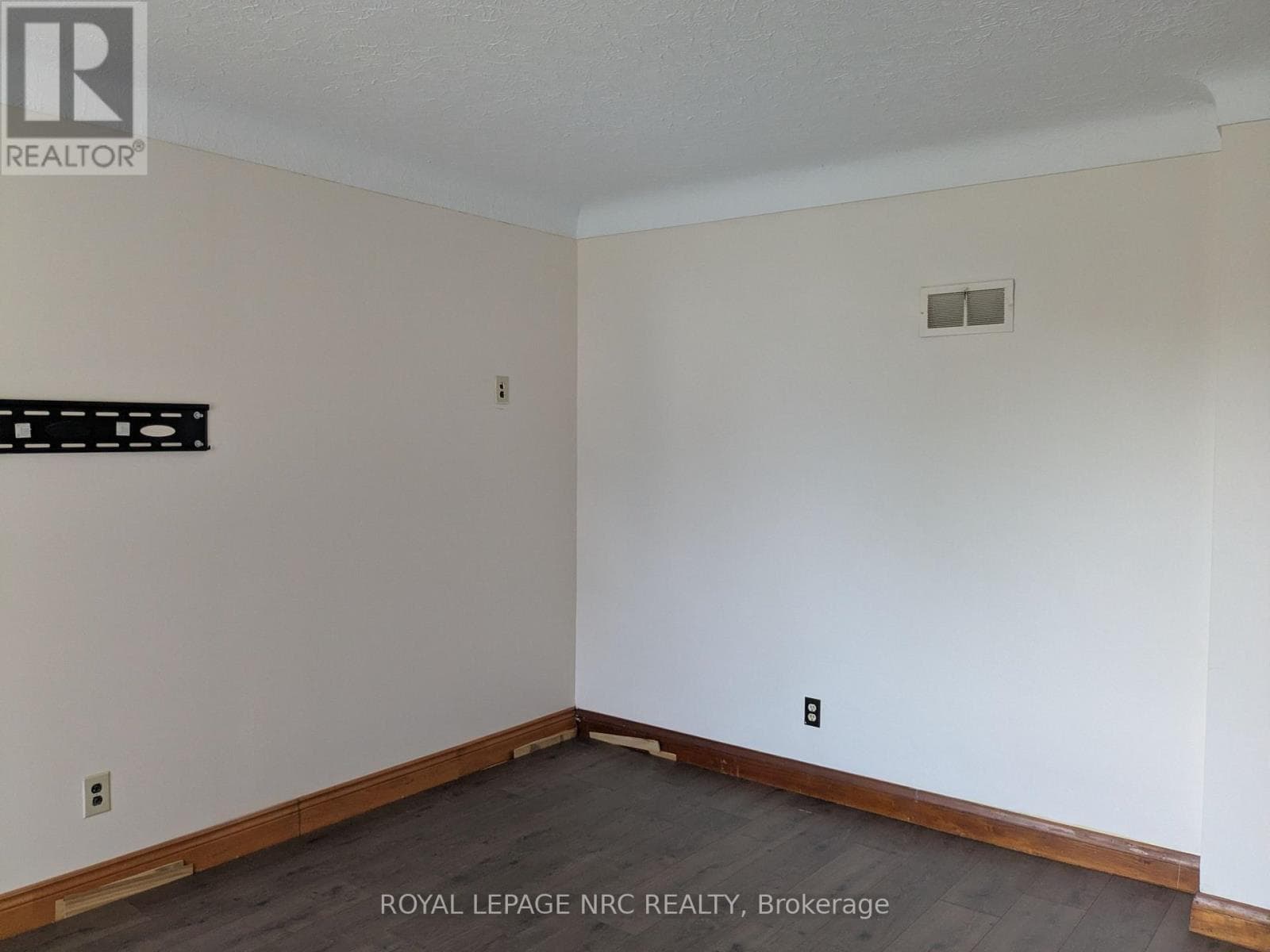 Single Family at Upper- 187 Neff Street, Port Colborne (Main Street), Ontario - Photo 4 - RE/MAX Garden City Realty