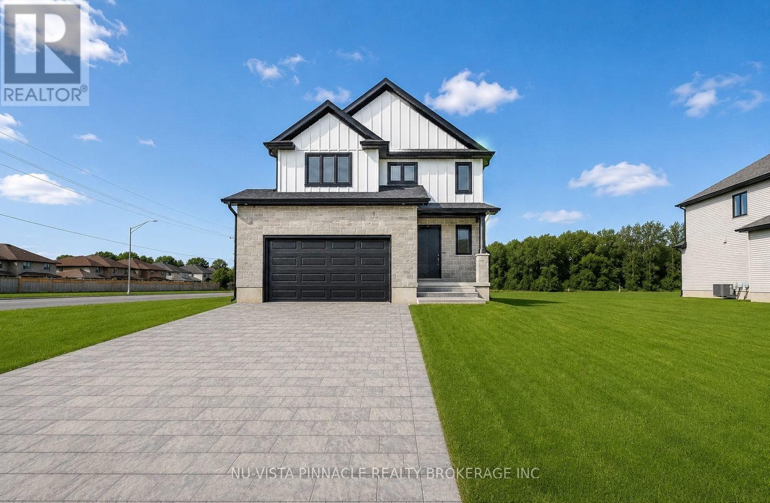 10 Woodmere Path
