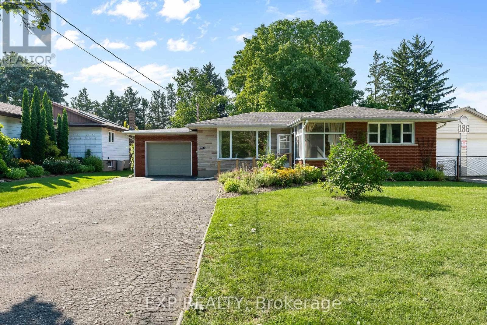 Single Family at 186A Lakeshore Road, St. Catharines (Vine/Linwell), Ontario - Photo 2 - RE/MAX Garden City Realty
