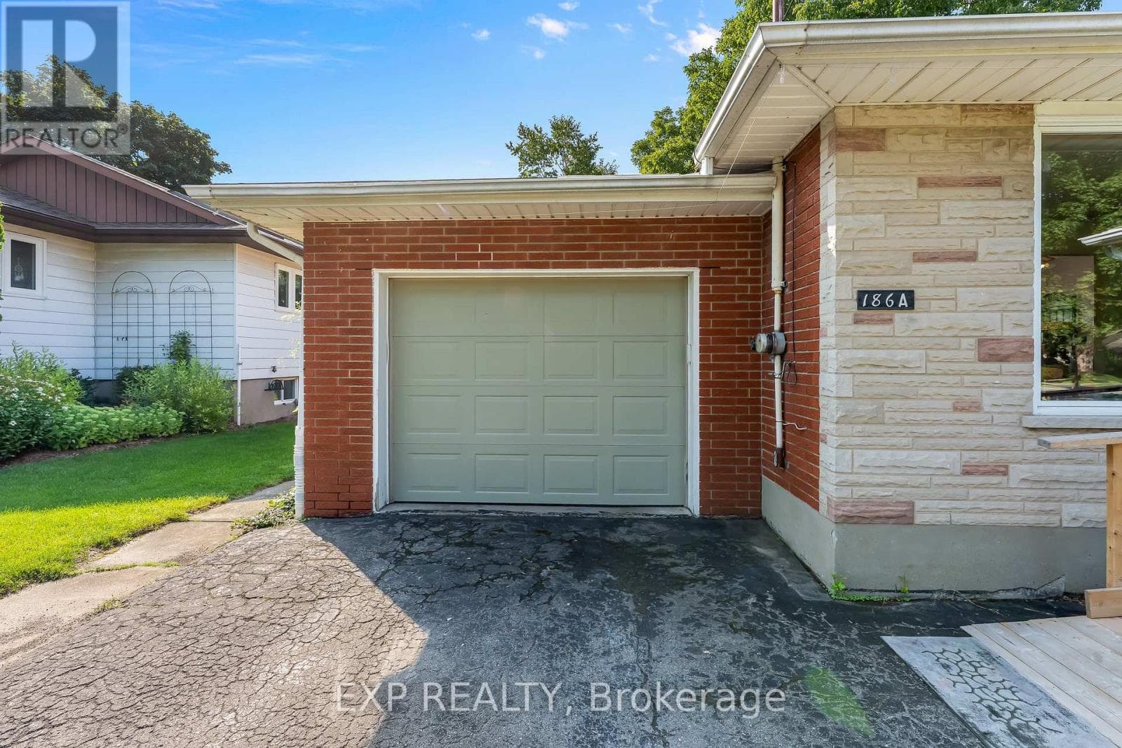 Single Family at 186A Lakeshore Road, St. Catharines (Vine/Linwell), Ontario - Photo 3 - RE/MAX Garden City Realty