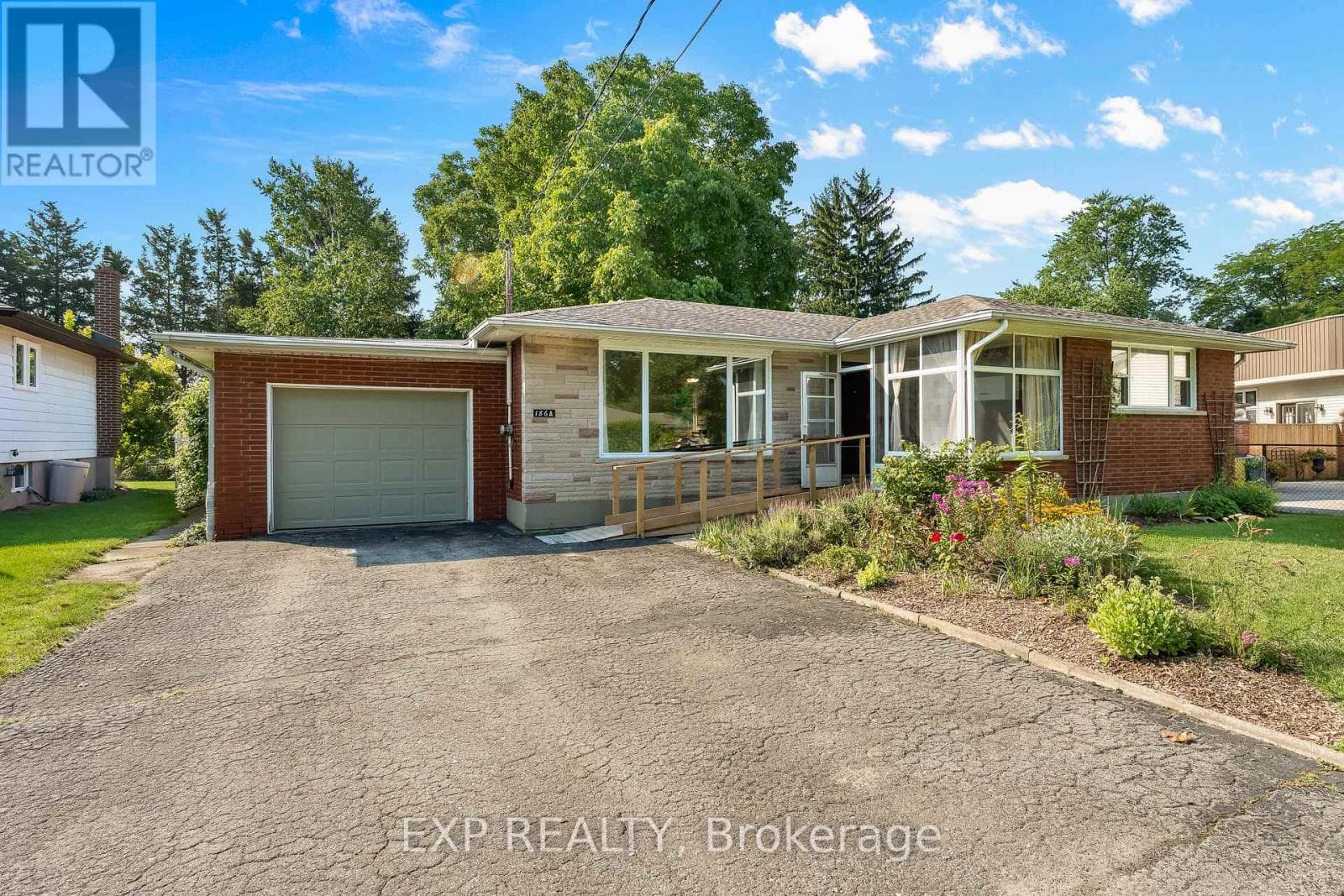 Single Family at 186A Lakeshore Road, St. Catharines (Vine/Linwell), Ontario - Photo 5 - RE/MAX Garden City Realty