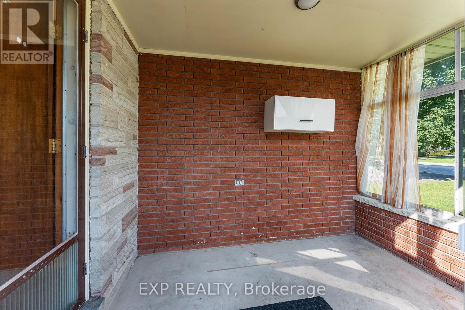 Single Family at 186A Lakeshore Road, St. Catharines (Vine/Linwell), Ontario - Photo 6 - RE/MAX Garden City Realty