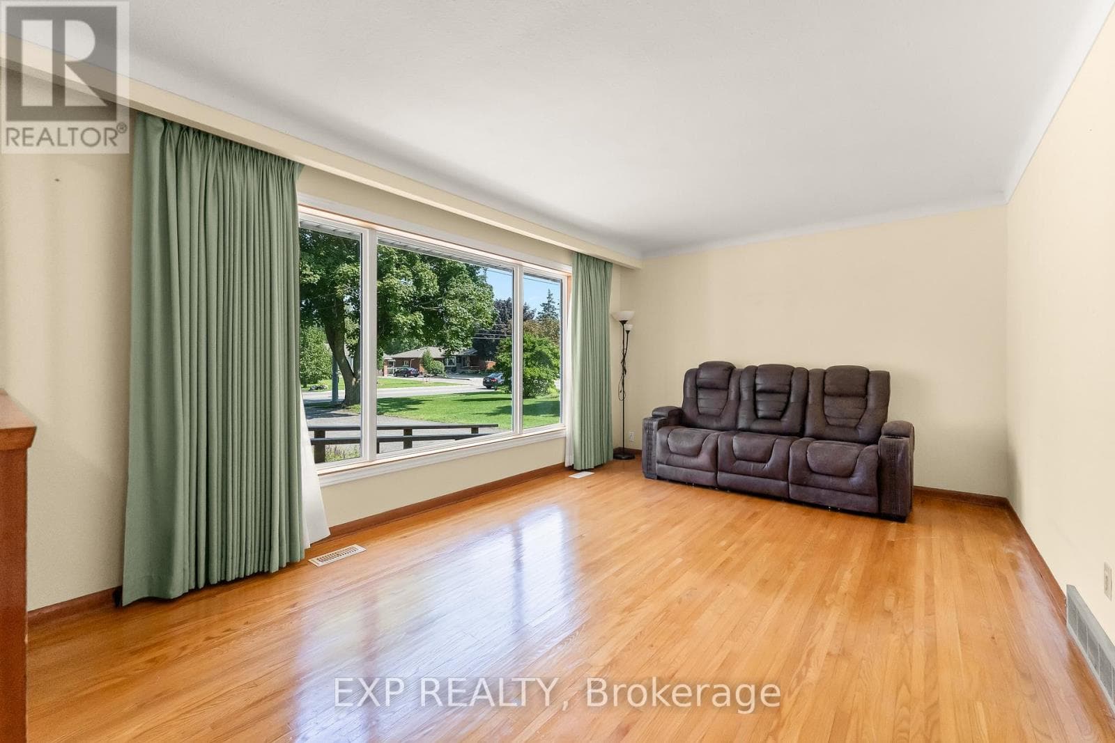Single Family at 186A Lakeshore Road, St. Catharines (Vine/Linwell), Ontario - Photo 8 - RE/MAX Garden City Realty