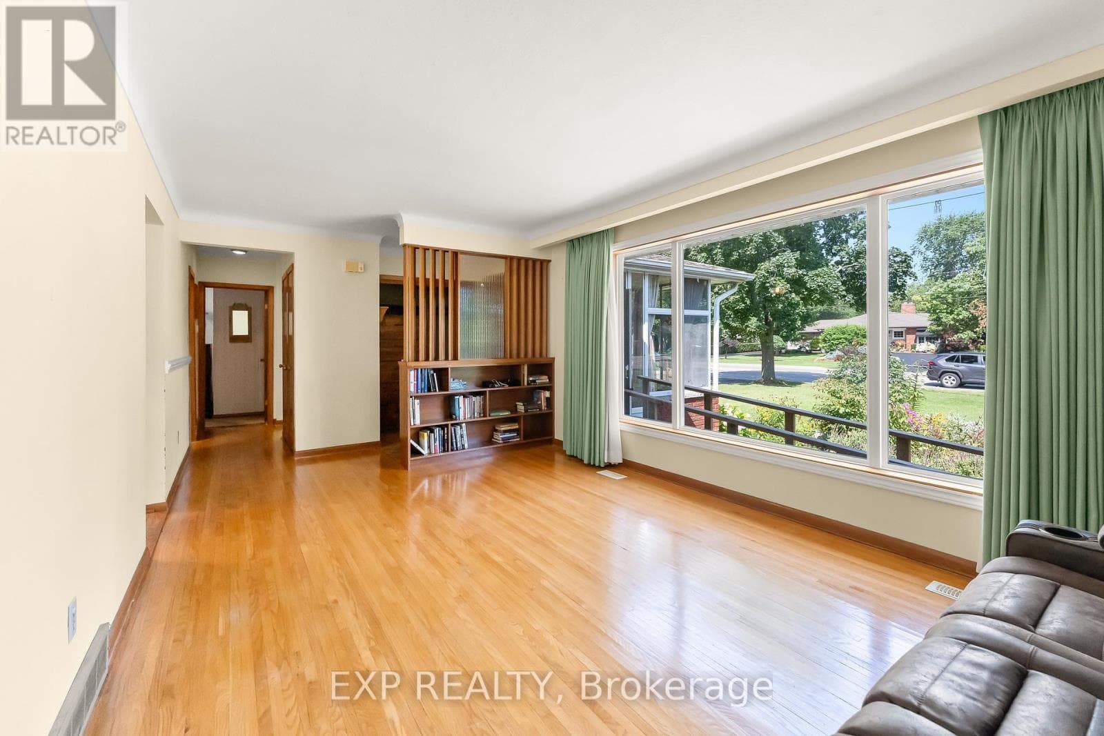 Single Family at 186A Lakeshore Road, St. Catharines (Vine/Linwell), Ontario - Photo 9 - RE/MAX Garden City Realty