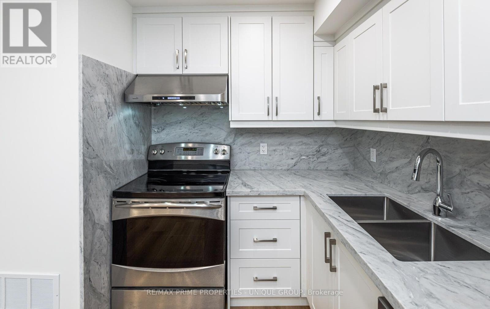 Multi-family at 3- 45 Astoria Avenue, Toronto (Mount Dennis), Ontario - Photo 6 - RE/MAX Garden City Realty