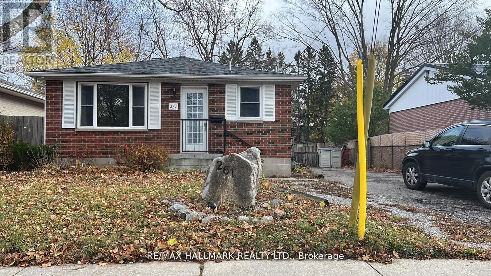 Main- 261 Wellington Street