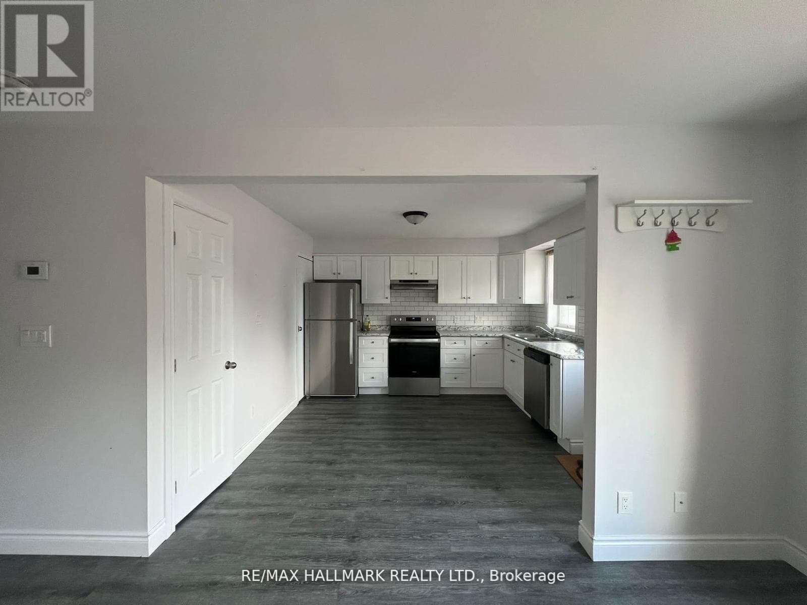 Single Family at Main- 261 Wellington Street, Barrie (Codrington), Ontario - Photo 2 - RE/MAX Garden City Realty