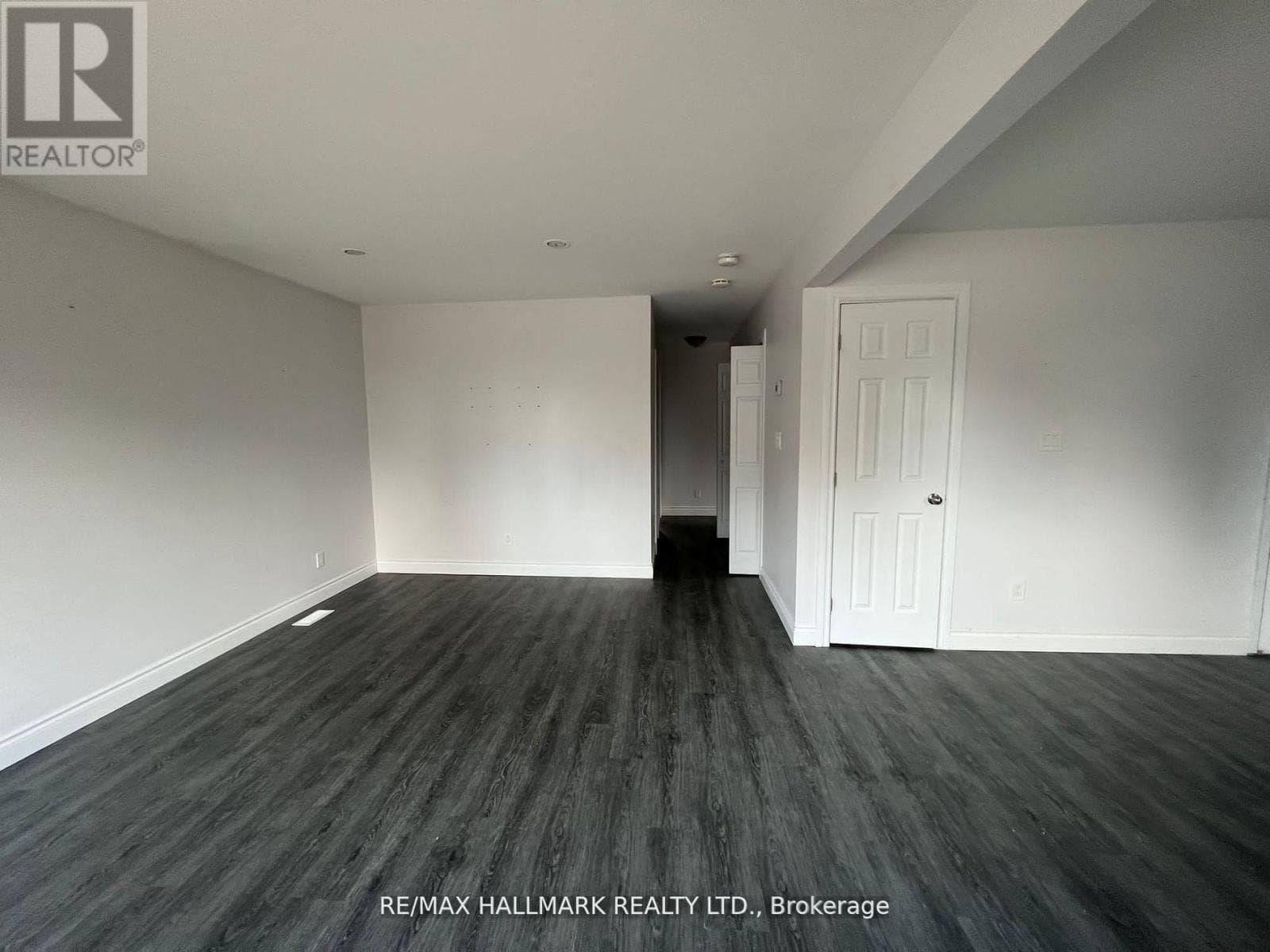 Single Family at Main- 261 Wellington Street, Barrie (Codrington), Ontario - Photo 4 - RE/MAX Garden City Realty