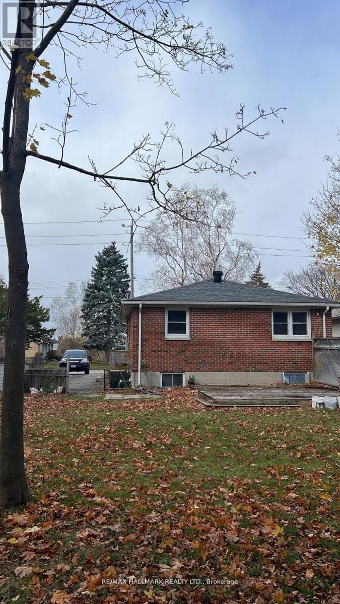 Single Family at Main- 261 Wellington Street, Barrie (Codrington), Ontario - Photo 7 - RE/MAX Garden City Realty