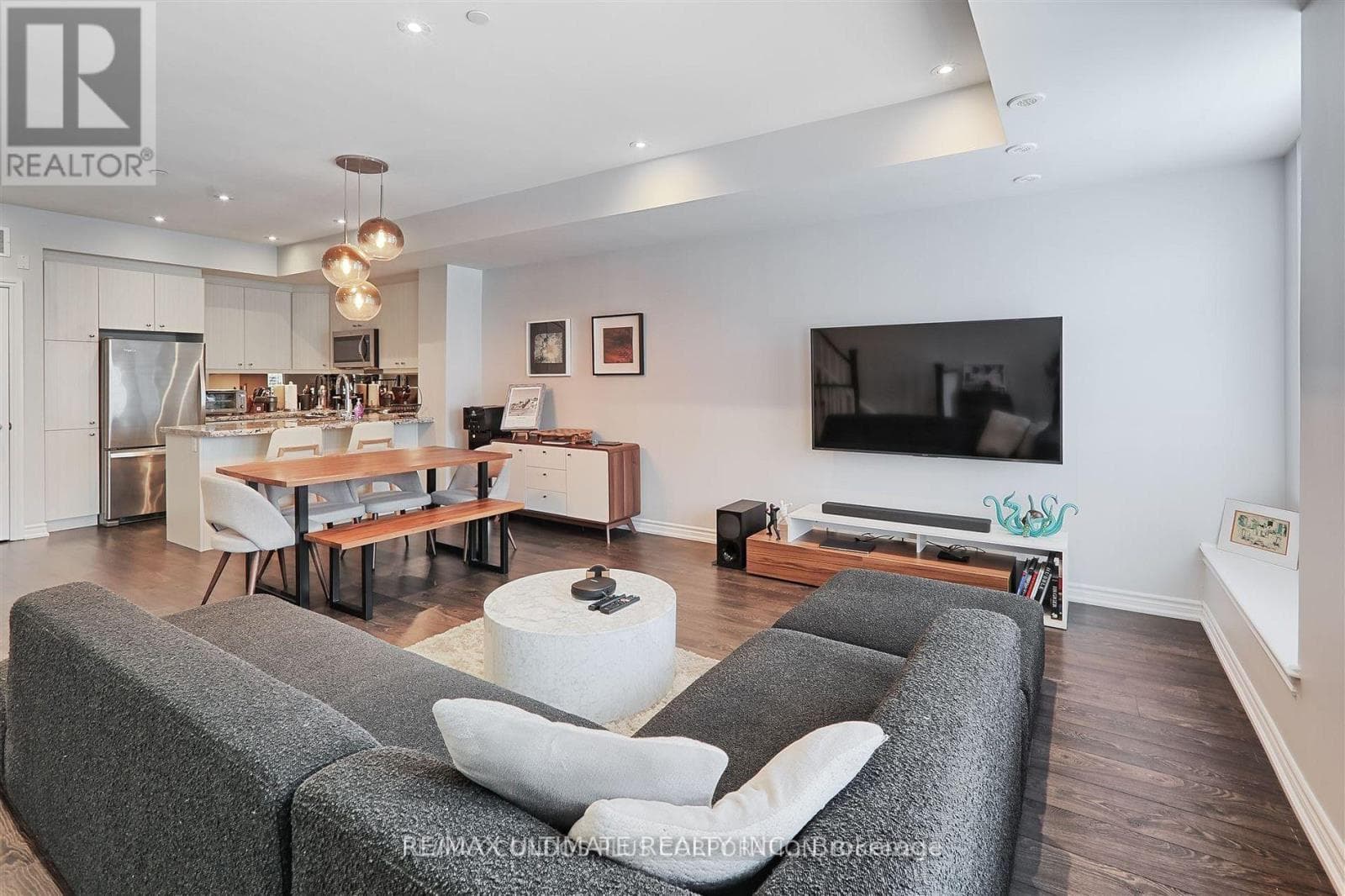 Single Family at 31- 70 Eastwood Park Gardens, Toronto (Long Branch), Ontario - Photo 4 - RE/MAX Garden City Realty