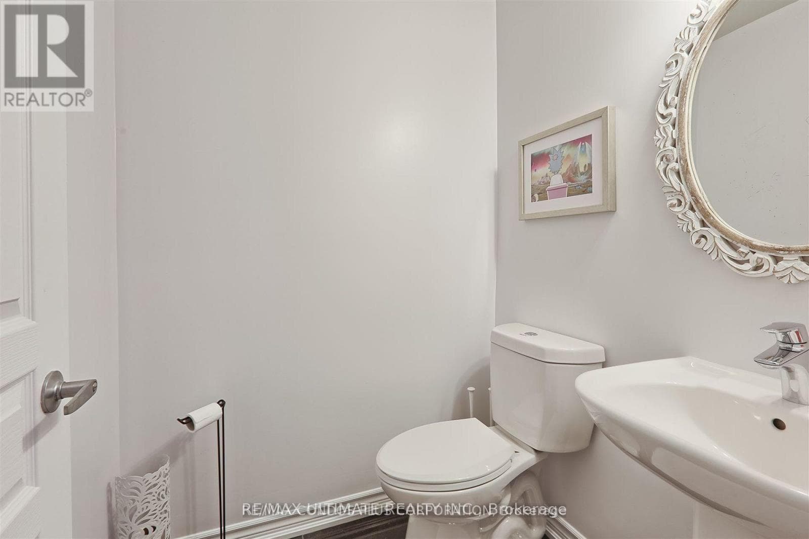 Single Family at 31- 70 Eastwood Park Gardens, Toronto (Long Branch), Ontario - Photo 5 - RE/MAX Garden City Realty
