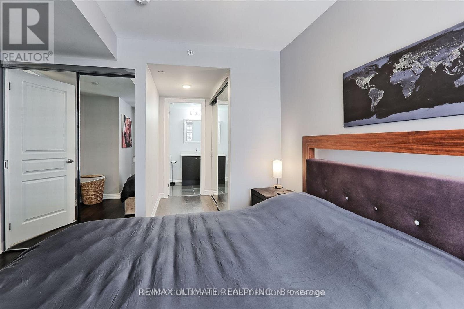 Single Family at 31- 70 Eastwood Park Gardens, Toronto (Long Branch), Ontario - Photo 8 - RE/MAX Garden City Realty