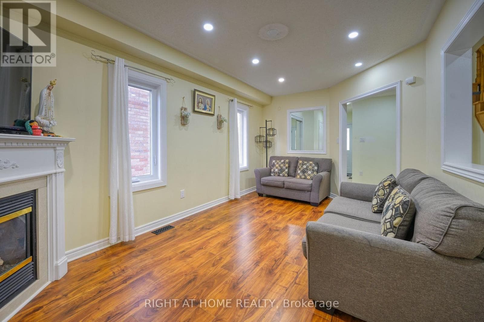 Single Family at 6683 Opera Glass Crescent, Mississauga (Meadowvale Village), Ontario - Photo 8 - RE/MAX Garden City Realty