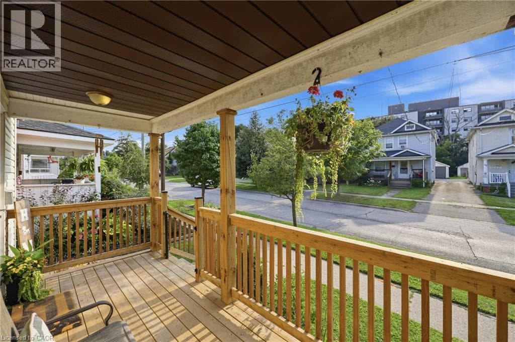 Single Family at 52 BERRYMAN Avenue, St. Catharines, Ontario - Photo 4 - RE/MAX Garden City Realty