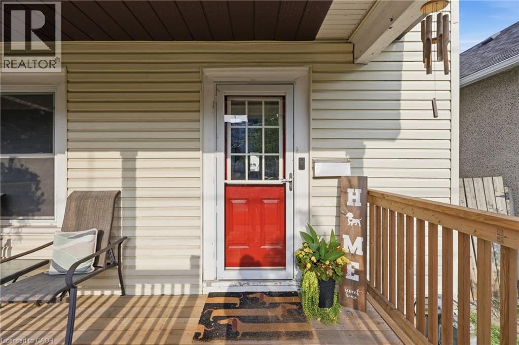 Single Family at 52 BERRYMAN Avenue, St. Catharines, Ontario - Photo 5 - RE/MAX Garden City Realty