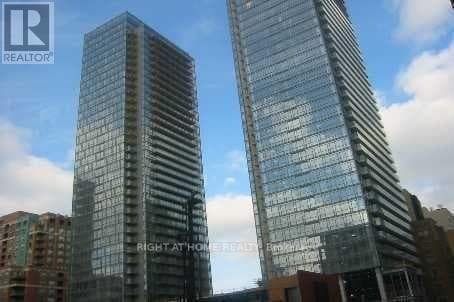 1005- 38 Grenville Street
