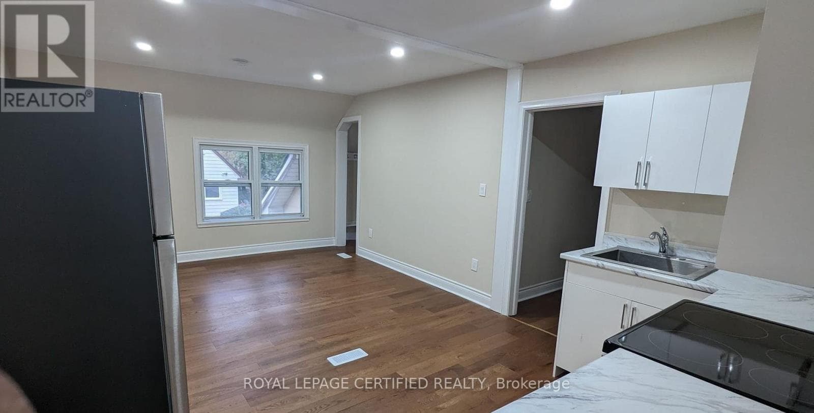 Single Family at 1468 Dundas Crescent, Mississauga (Erindale), Ontario - Photo 5 - RE/MAX Garden City Realty