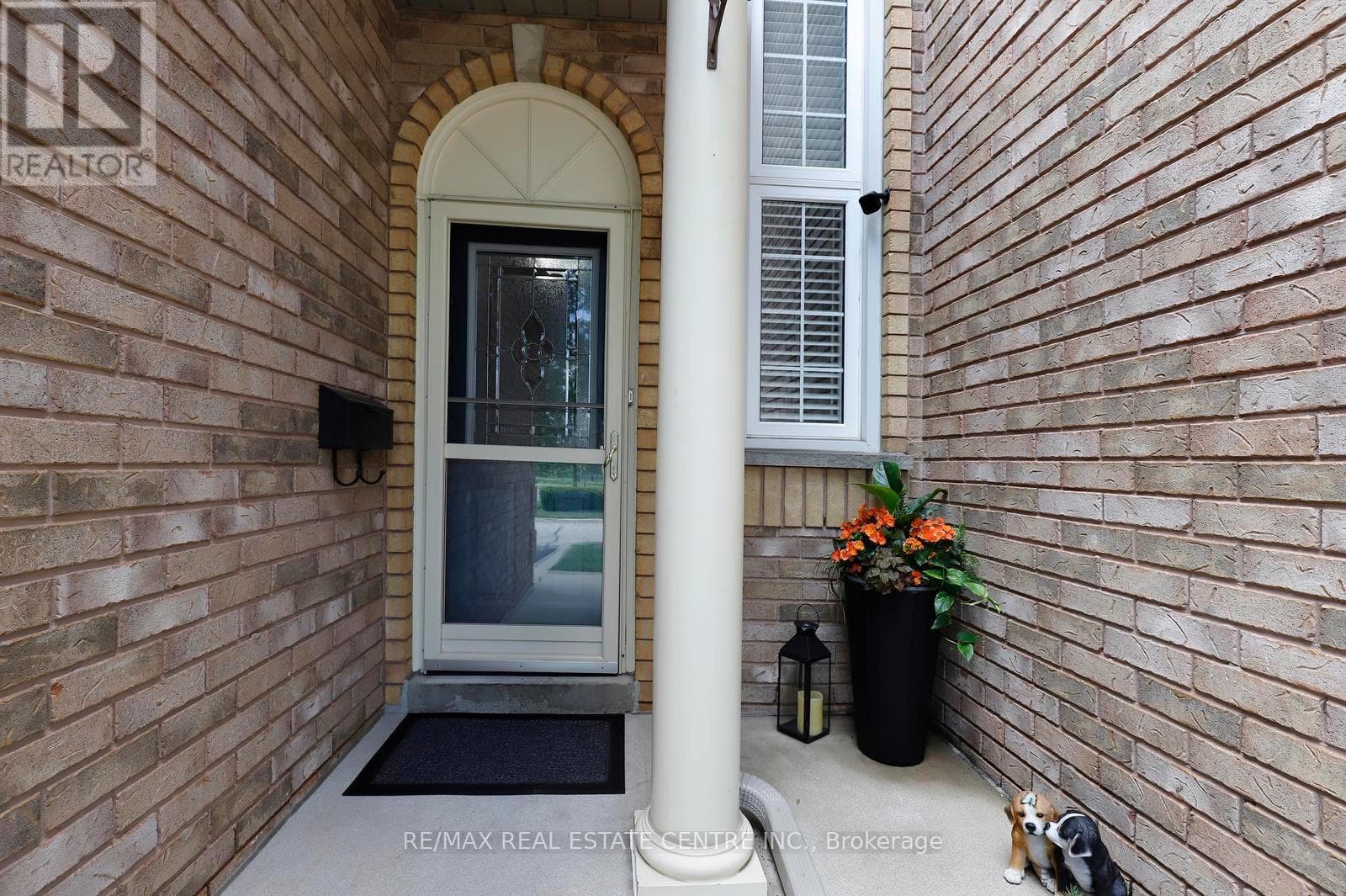 Single Family at 26- 2022 Atkinson Drive, Burlington (Rose), Ontario - Photo 3 - RE/MAX Garden City Realty