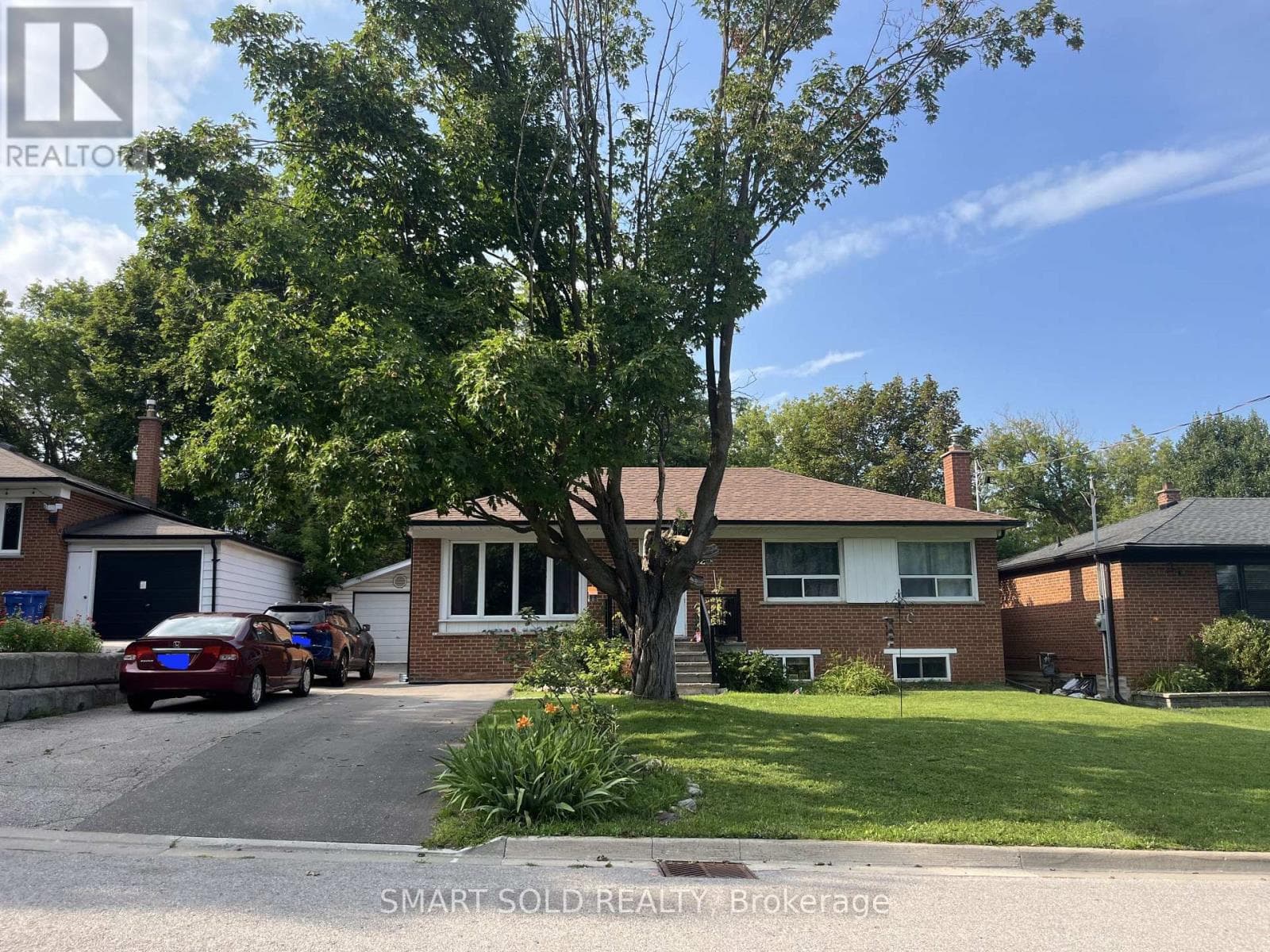 Single Family at Lower- 52 Monkswood Crescent, Newmarket (Central Newmarket), Ontario - Photo 5 - RE/MAX Garden City Realty