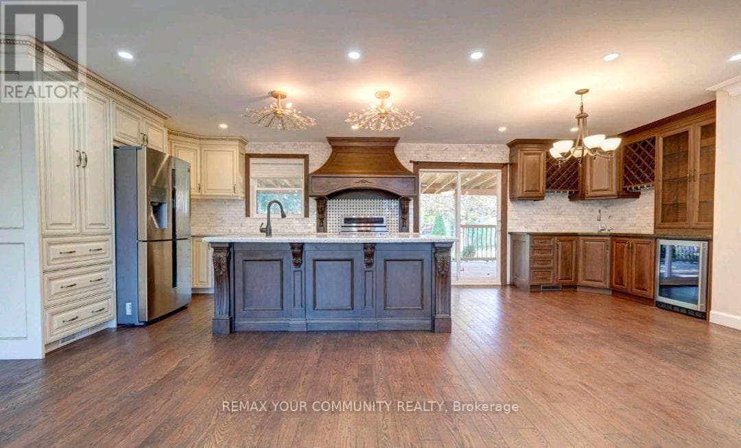 Single Family at 372 Dixon Boulevard, Newmarket (Central Newmarket), Ontario - Photo 2 - RE/MAX Garden City Realty