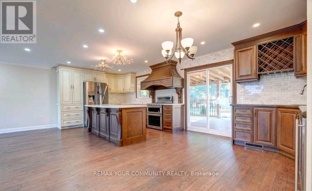 Single Family at 372 Dixon Boulevard, Newmarket (Central Newmarket), Ontario - Photo 4 - RE/MAX Garden City Realty